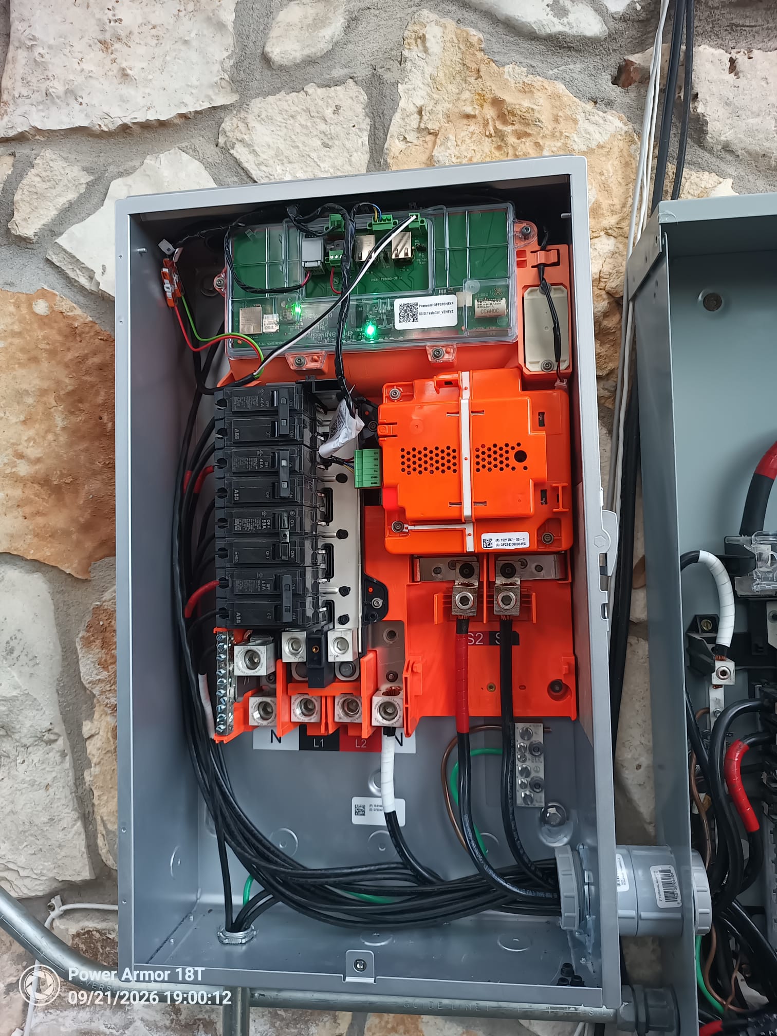 Interior wiring of a Tesla Powershare Gateway